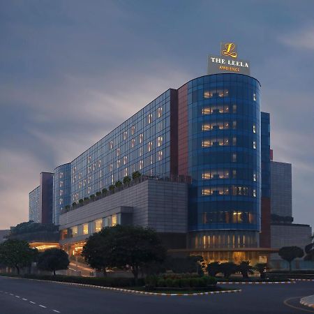 The Leela Ambience Gurugram Hotel & Residences - The Luxury Urban Sanctuary Гургаон Экстерьер фото The hotel at night