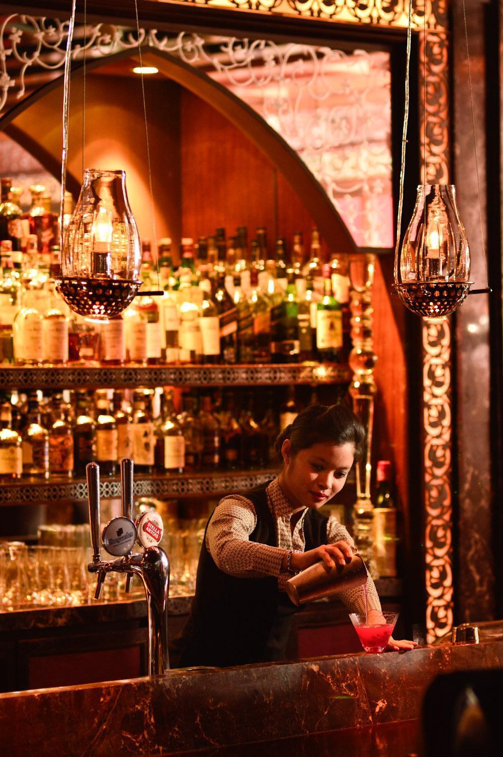 The Leela Ambience Gurugram Hotel & Residences - The Luxury Urban Sanctuary Гургаон Экстерьер фото The bar at the Monkey Bar
