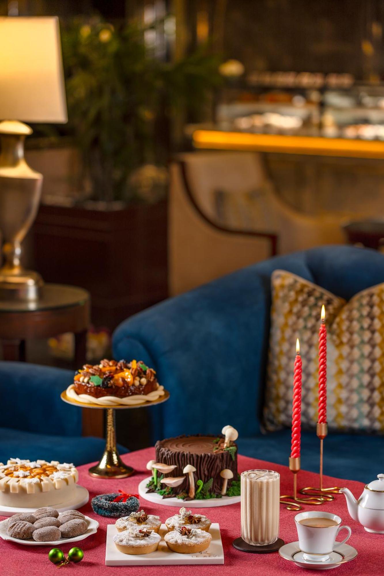 The Leela Ambience Gurugram Hotel & Residences - The Luxury Urban Sanctuary Гургаон Экстерьер фото A Christmas pudding
