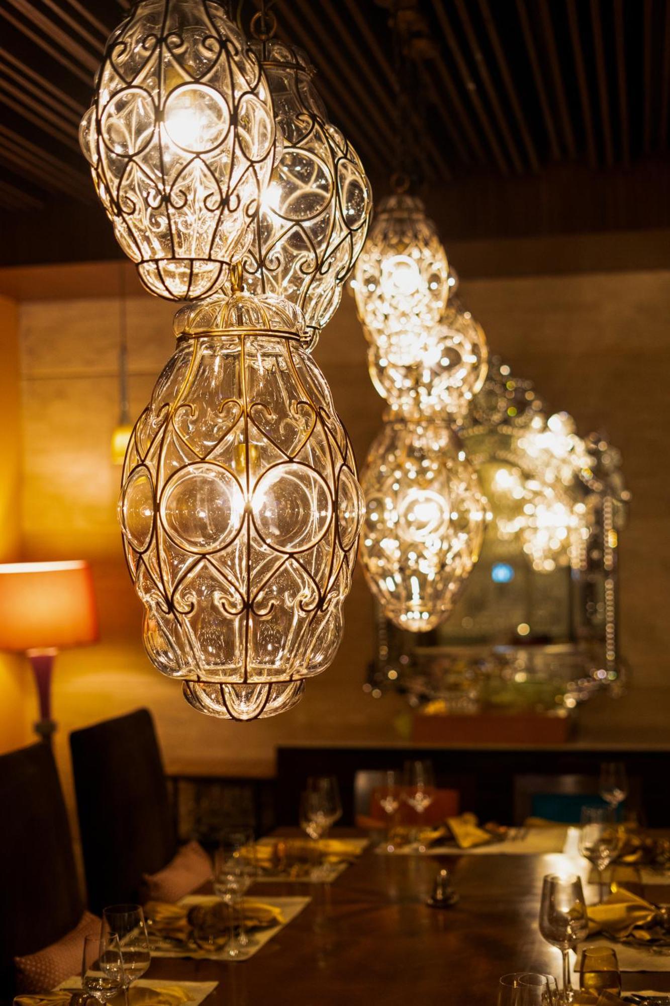 The Leela Ambience Gurugram Hotel & Residences - The Luxury Urban Sanctuary Гургаон Экстерьер фото A lamp