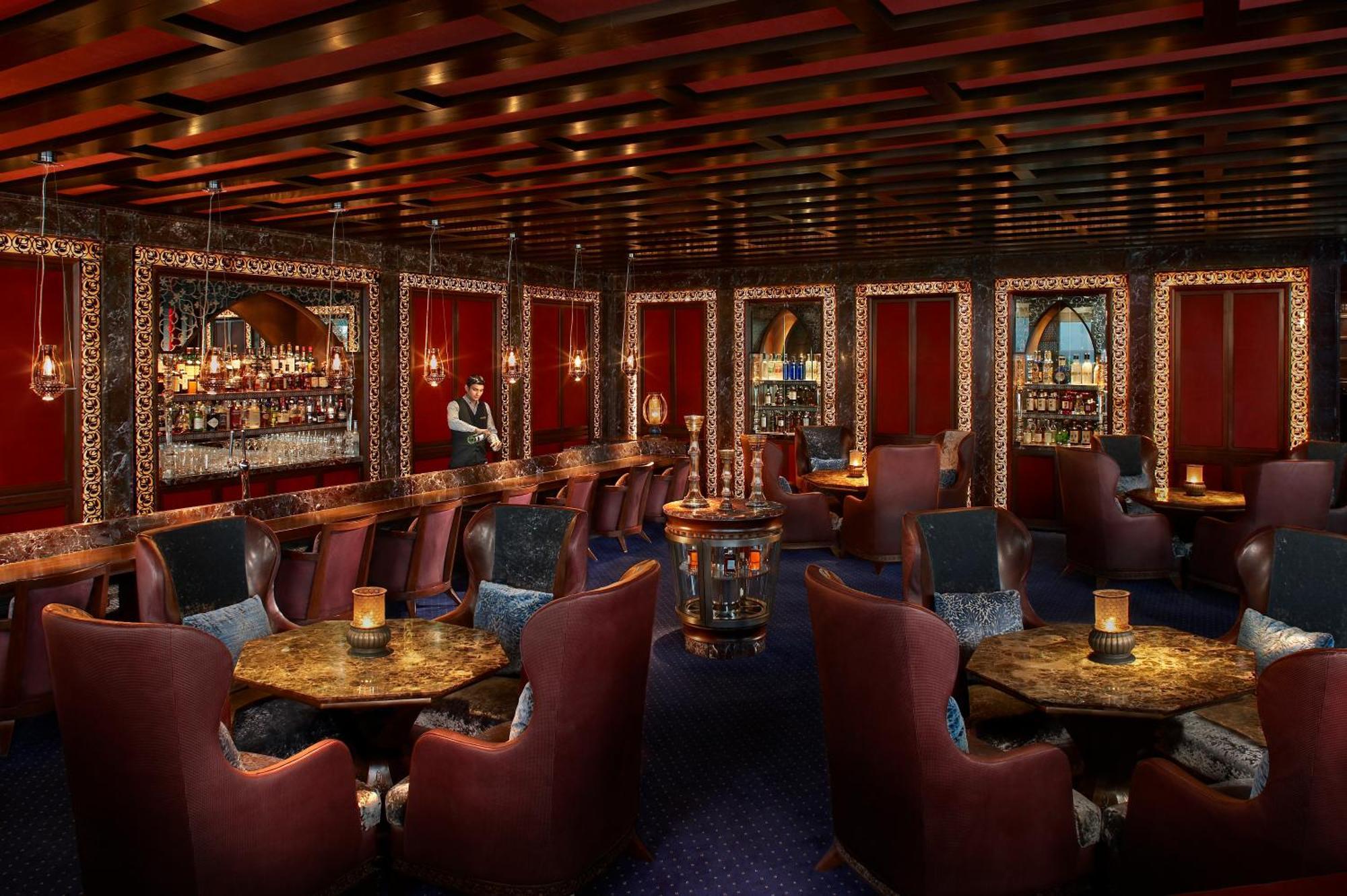 The Leela Ambience Gurugram Hotel & Residences - The Luxury Urban Sanctuary Гургаон Ресторан фото The interior of the nightclub