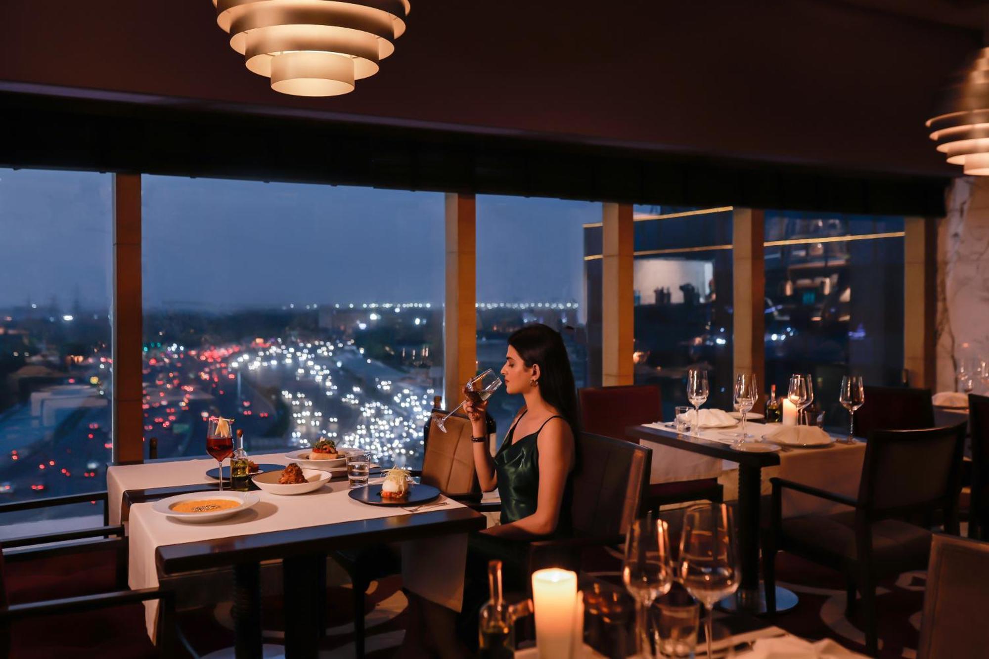 The Leela Ambience Gurugram Hotel & Residences - The Luxury Urban Sanctuary Гургаон Экстерьер фото The View