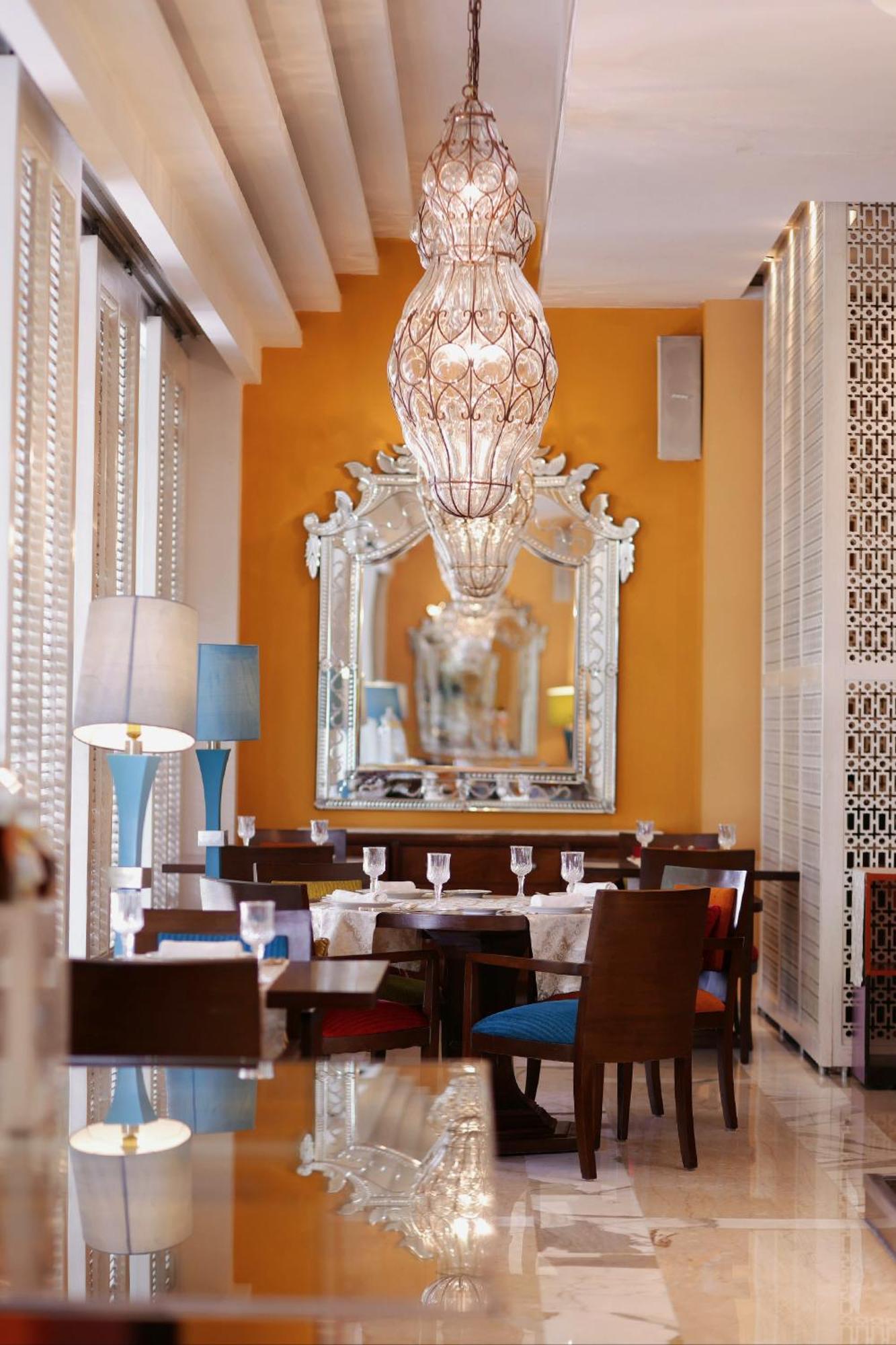 The Leela Ambience Gurugram Hotel & Residences - The Luxury Urban Sanctuary Гургаон Экстерьер фото The restaurant