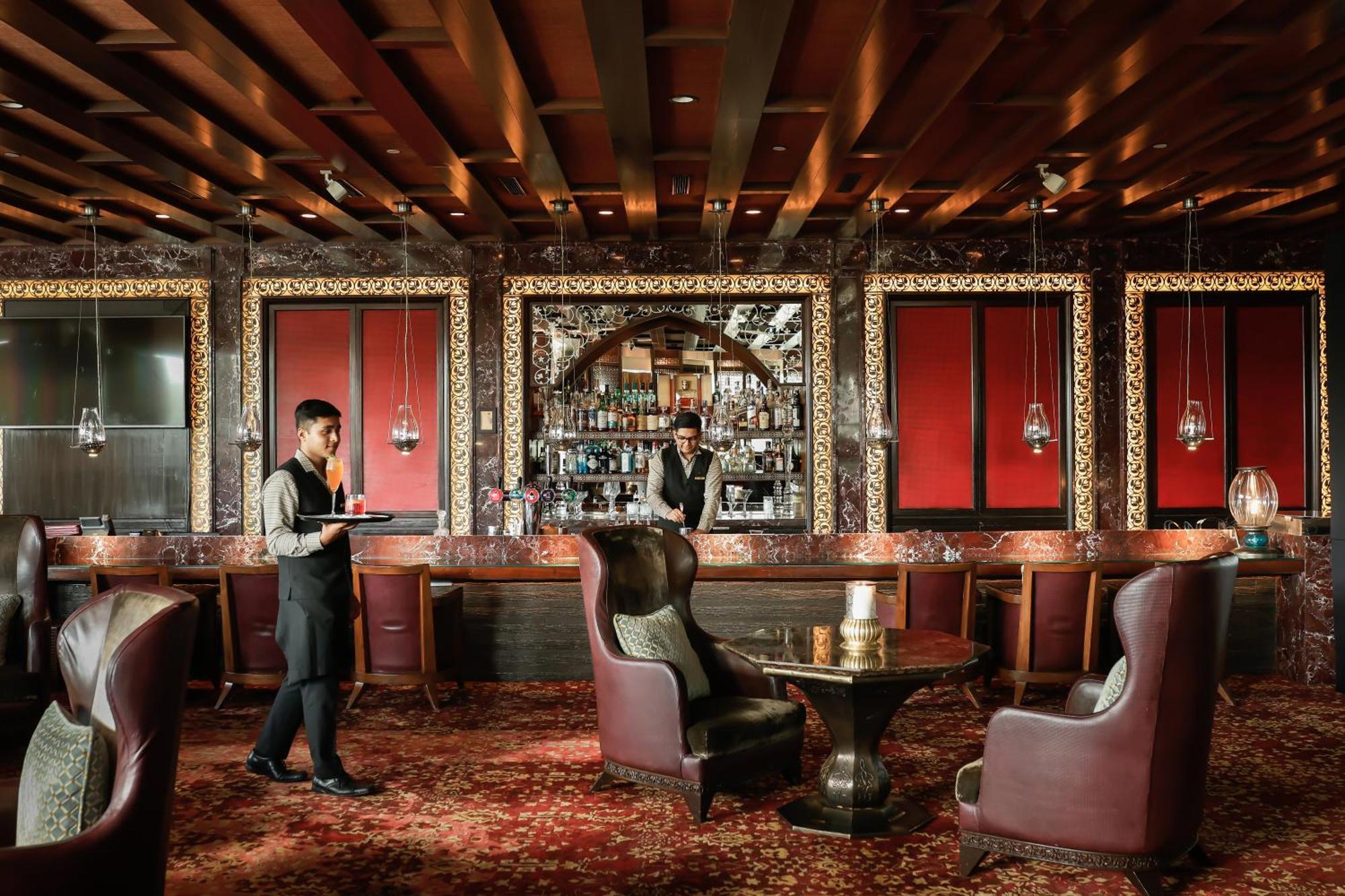 The Leela Ambience Gurugram Hotel & Residences - The Luxury Urban Sanctuary Гургаон Экстерьер фото The Bar