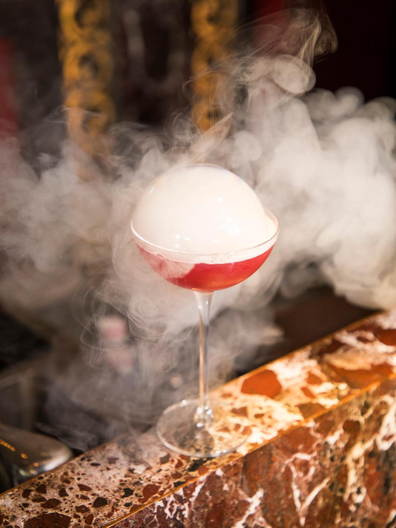 The Leela Ambience Gurugram Hotel & Residences - The Luxury Urban Sanctuary Гургаон Экстерьер фото A dry ice cocktail