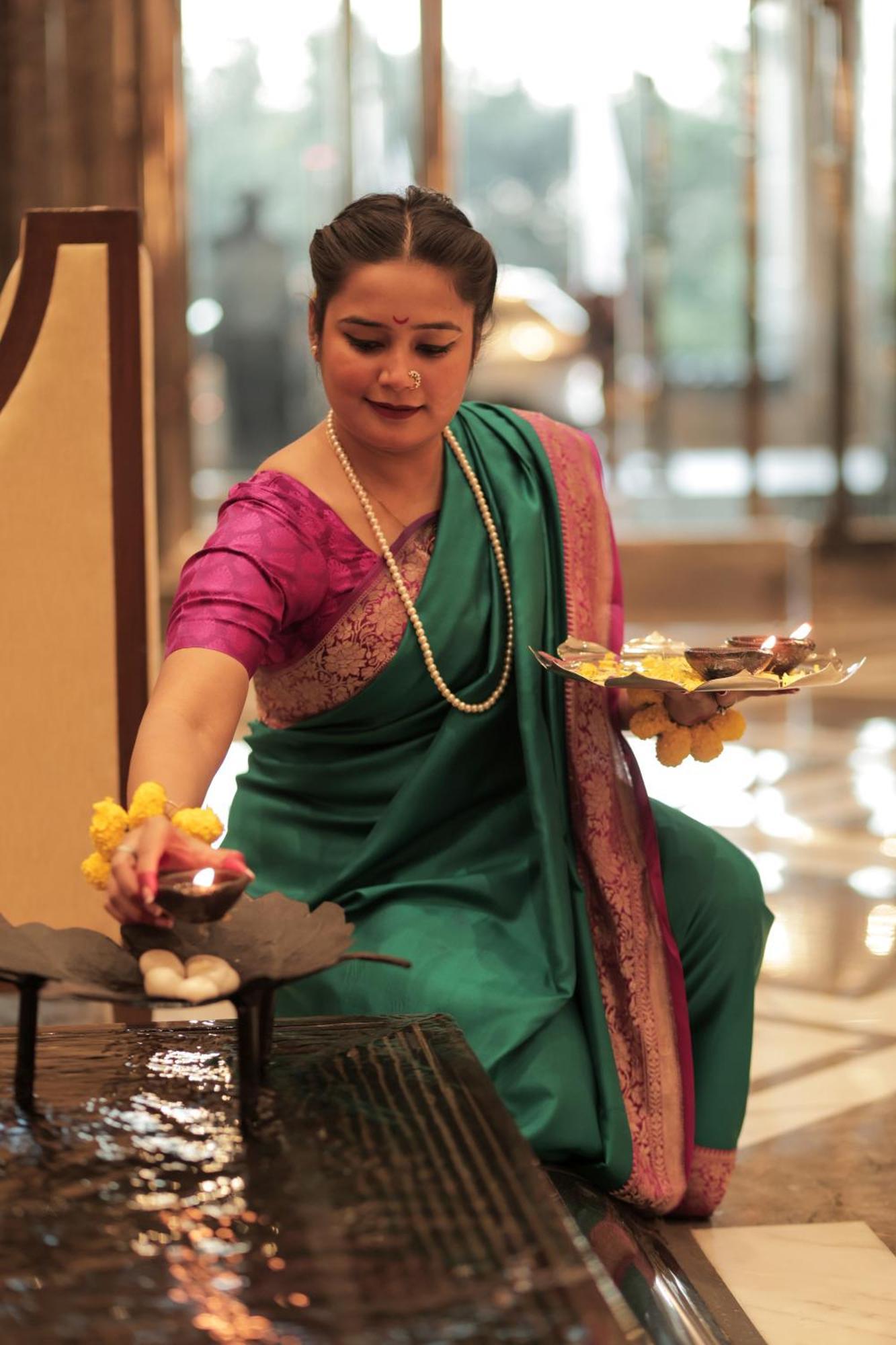 The Leela Ambience Gurugram Hotel & Residences - The Luxury Urban Sanctuary Гургаон Экстерьер фото Aarti being performed