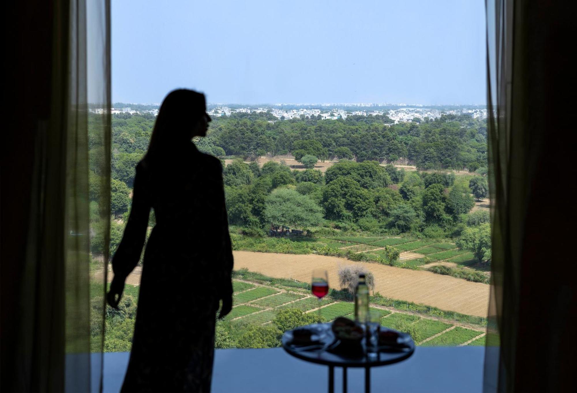 The Leela Ambience Gurugram Hotel & Residences - The Luxury Urban Sanctuary Гургаон Экстерьер фото View from the hotel