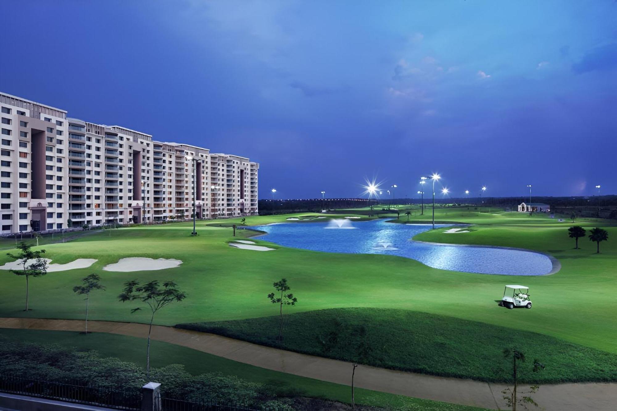 The Leela Ambience Gurugram Hotel & Residences - The Luxury Urban Sanctuary Гургаон Экстерьер фото Golf Course at the City of Dreams Manila