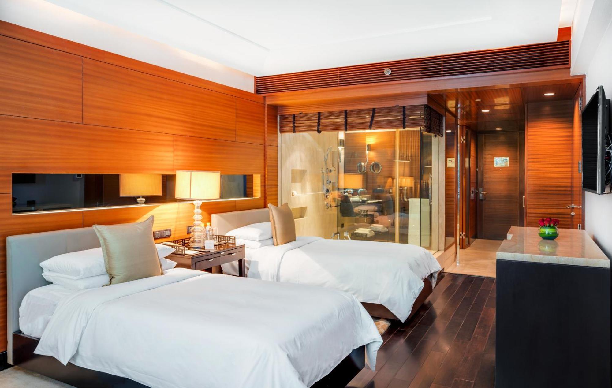The Leela Ambience Gurugram Hotel & Residences - The Luxury Urban Sanctuary Гургаон Экстерьер фото Deluxe Room