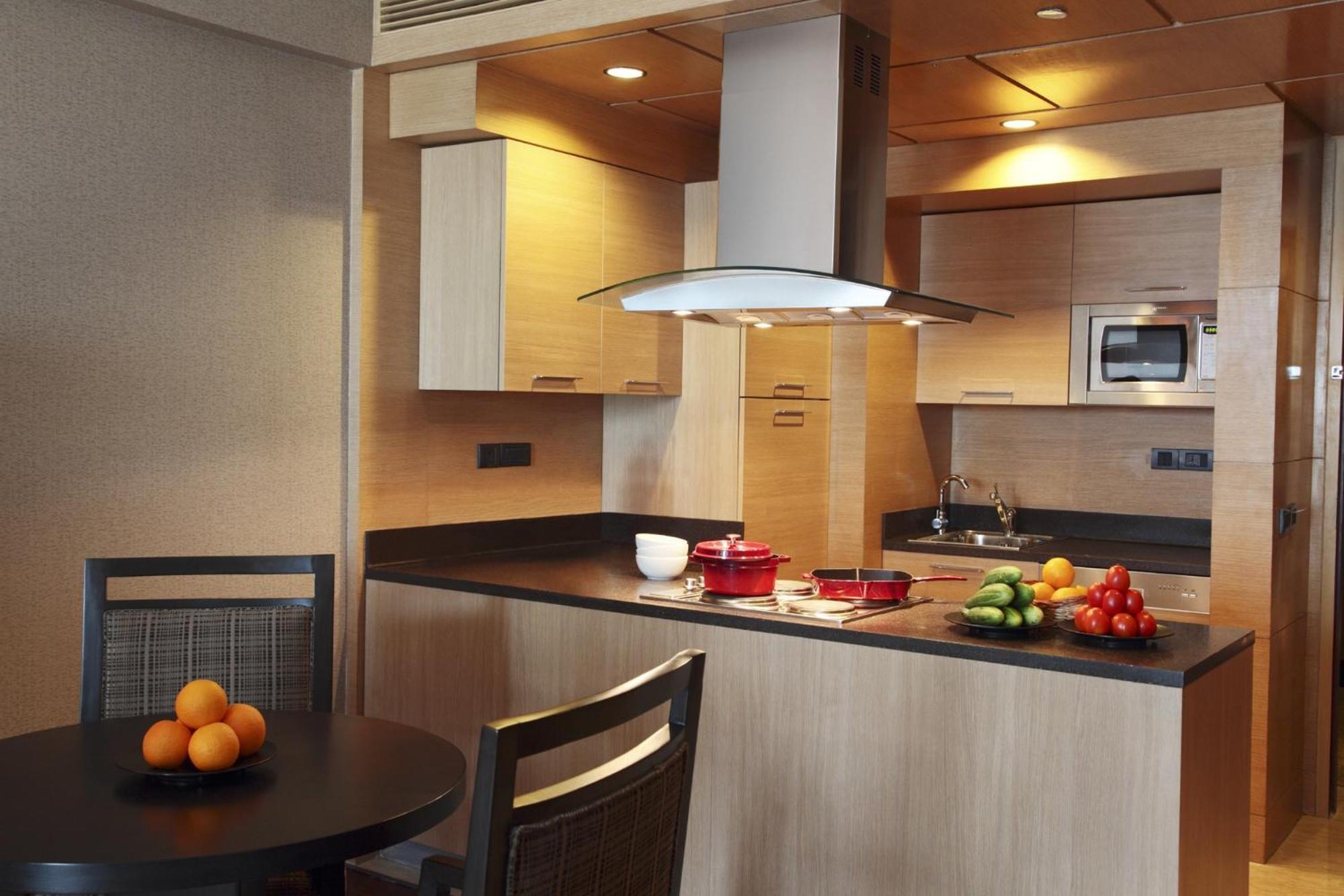 The Leela Ambience Gurugram Hotel & Residences - The Luxury Urban Sanctuary Гургаон Экстерьер фото A modern kitchen