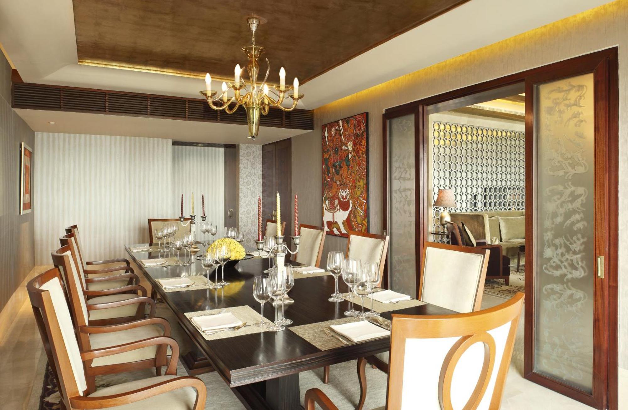 The Leela Ambience Gurugram Hotel & Residences - The Luxury Urban Sanctuary Гургаон Экстерьер фото A dining room
