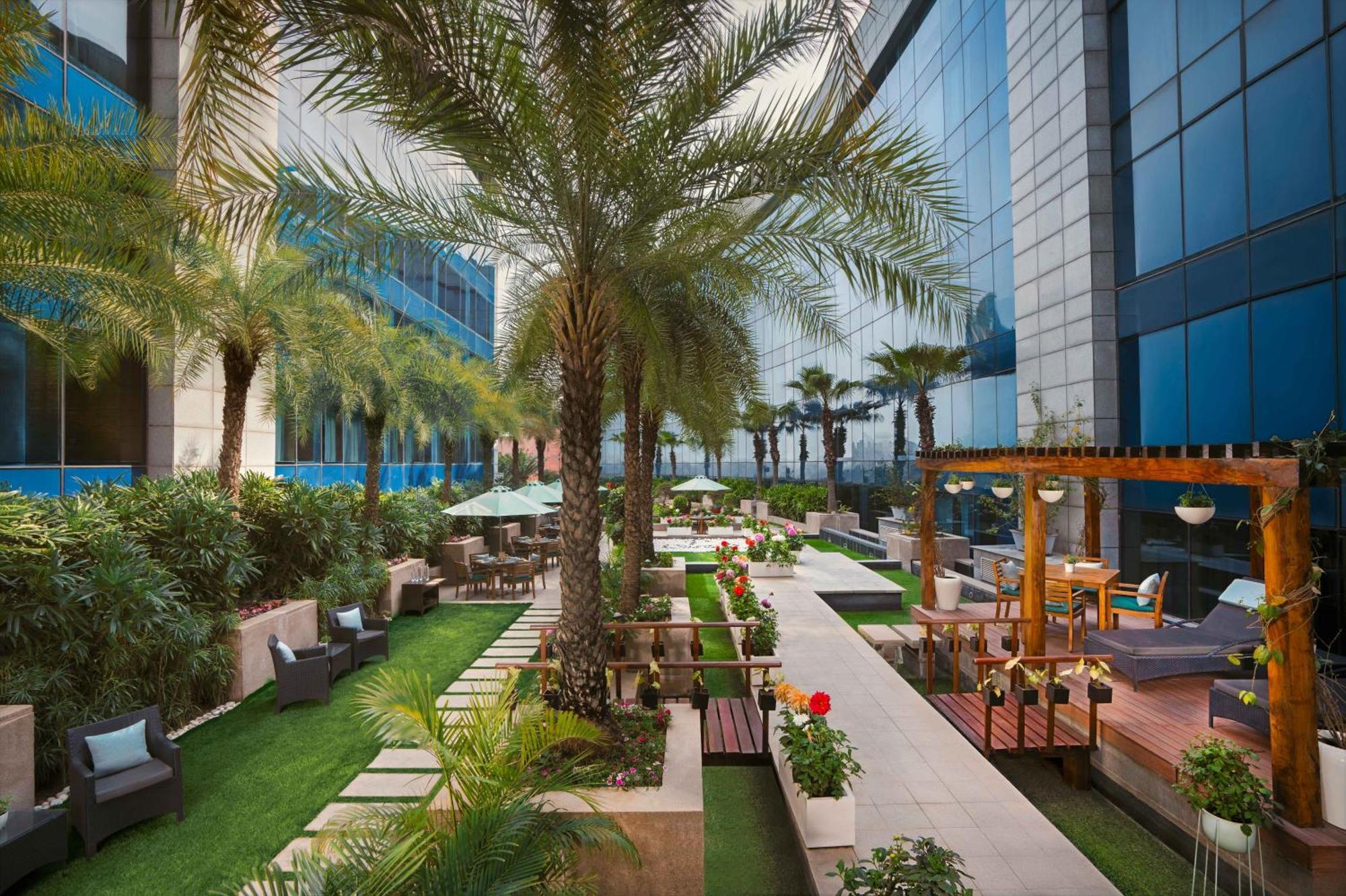 The Leela Ambience Gurugram Hotel & Residences - The Luxury Urban Sanctuary Гургаон Экстерьер фото The Park, Hyderabad