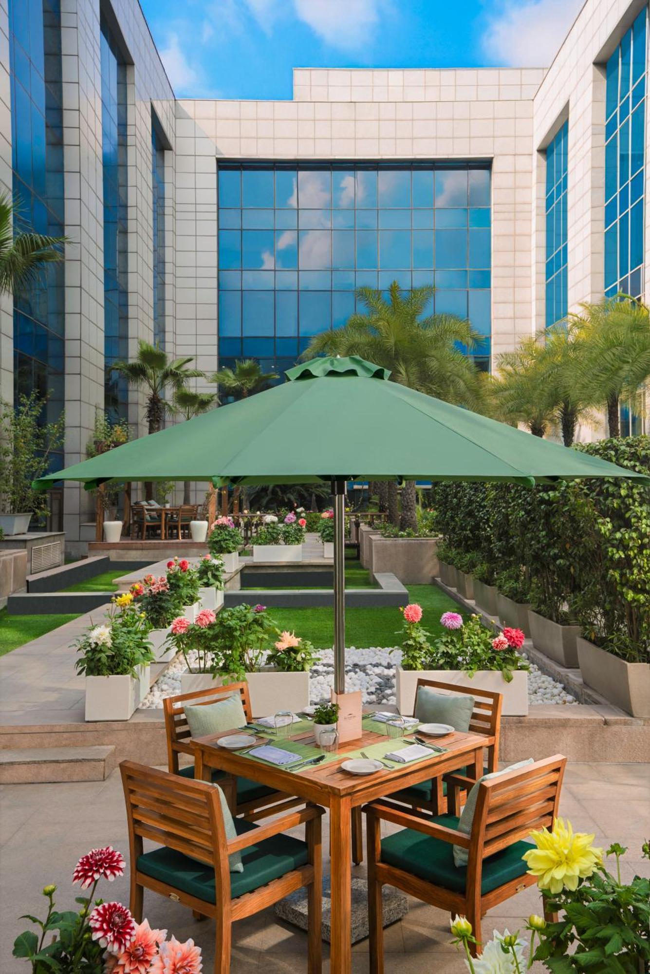 The Leela Ambience Gurugram Hotel & Residences - The Luxury Urban Sanctuary Гургаон Экстерьер фото A patio umbrella