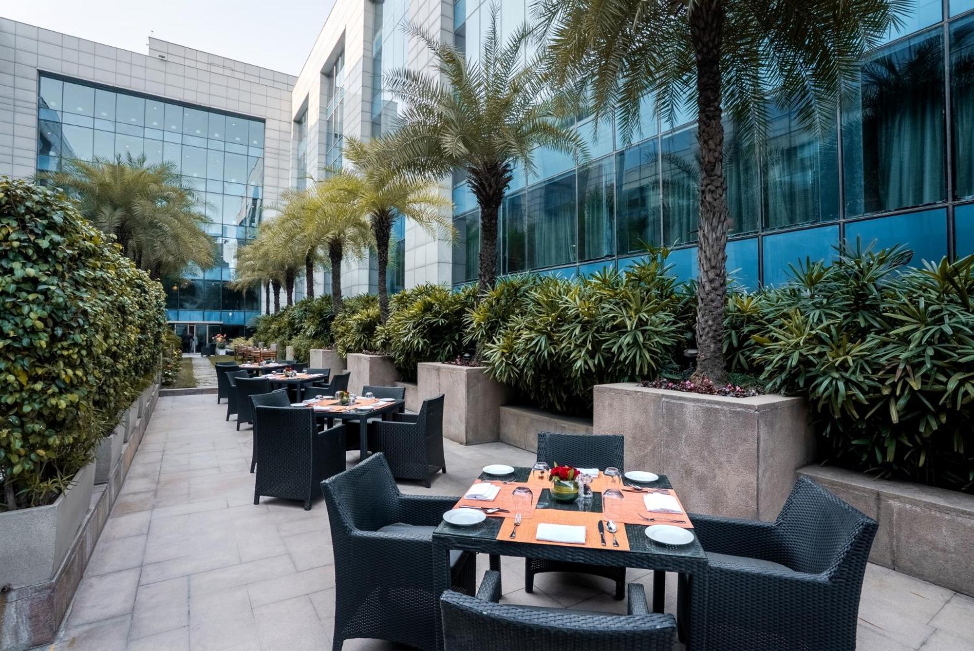 The Leela Ambience Gurugram Hotel & Residences - The Luxury Urban Sanctuary Гургаон Экстерьер фото The Park, New Delhi