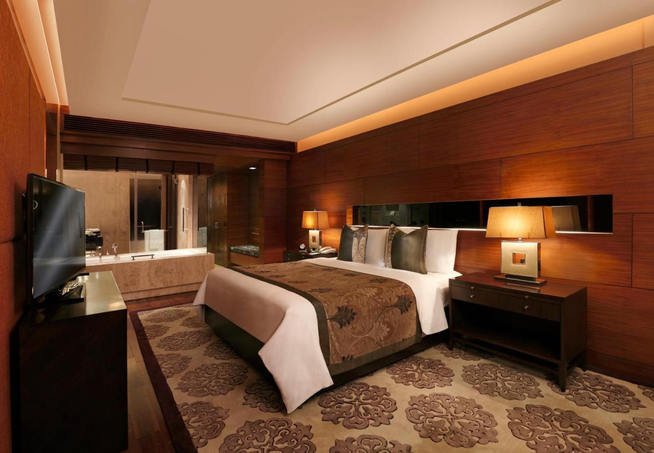 The Leela Ambience Gurugram Hotel & Residences - The Luxury Urban Sanctuary Гургаон Экстерьер фото