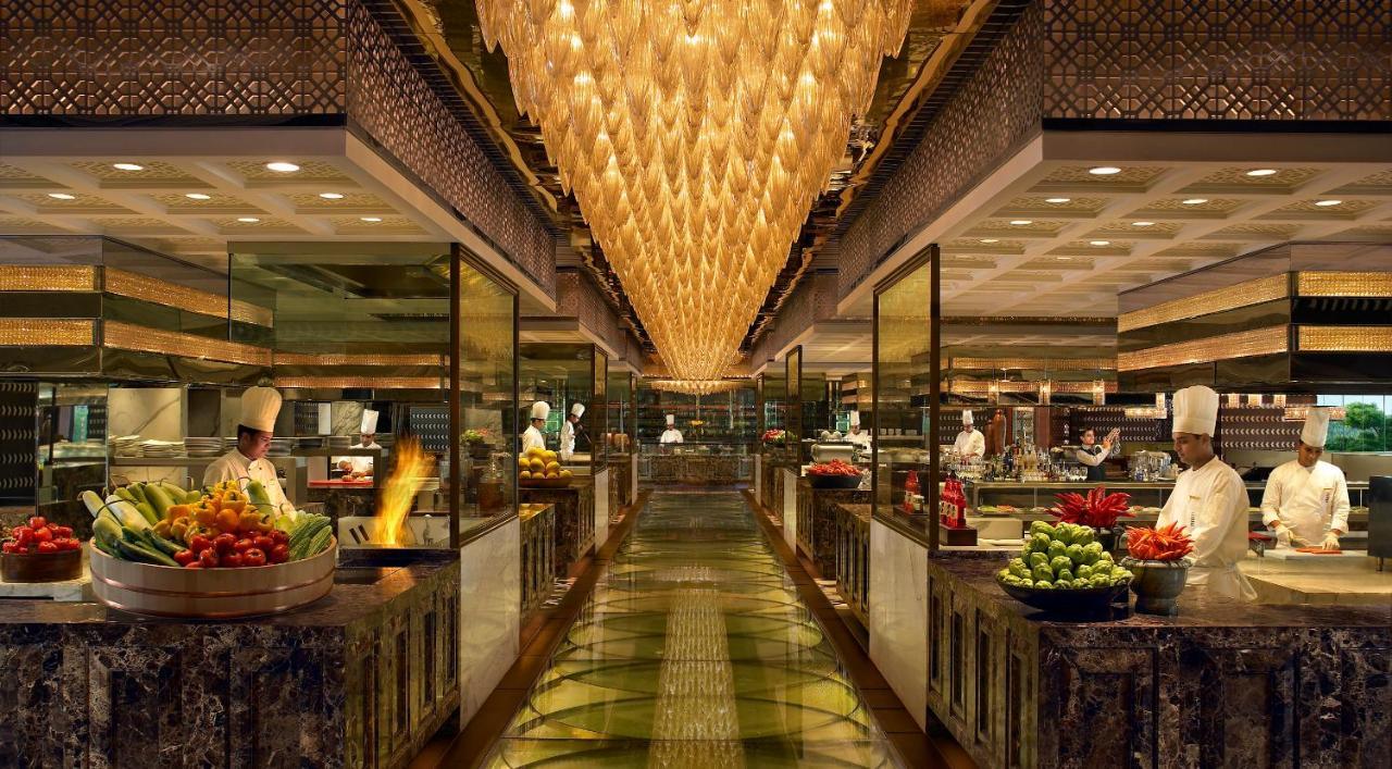 The Leela Ambience Gurugram Hotel & Residences - The Luxury Urban Sanctuary Гургаон Экстерьер фото The Live Kitche